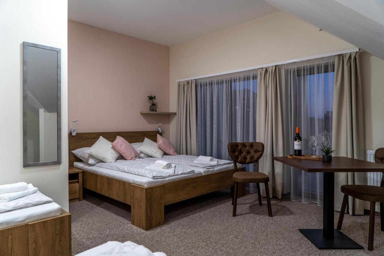 Bed and Breakfast Rozsa Etterem & Panzio Pécs Exterior foto