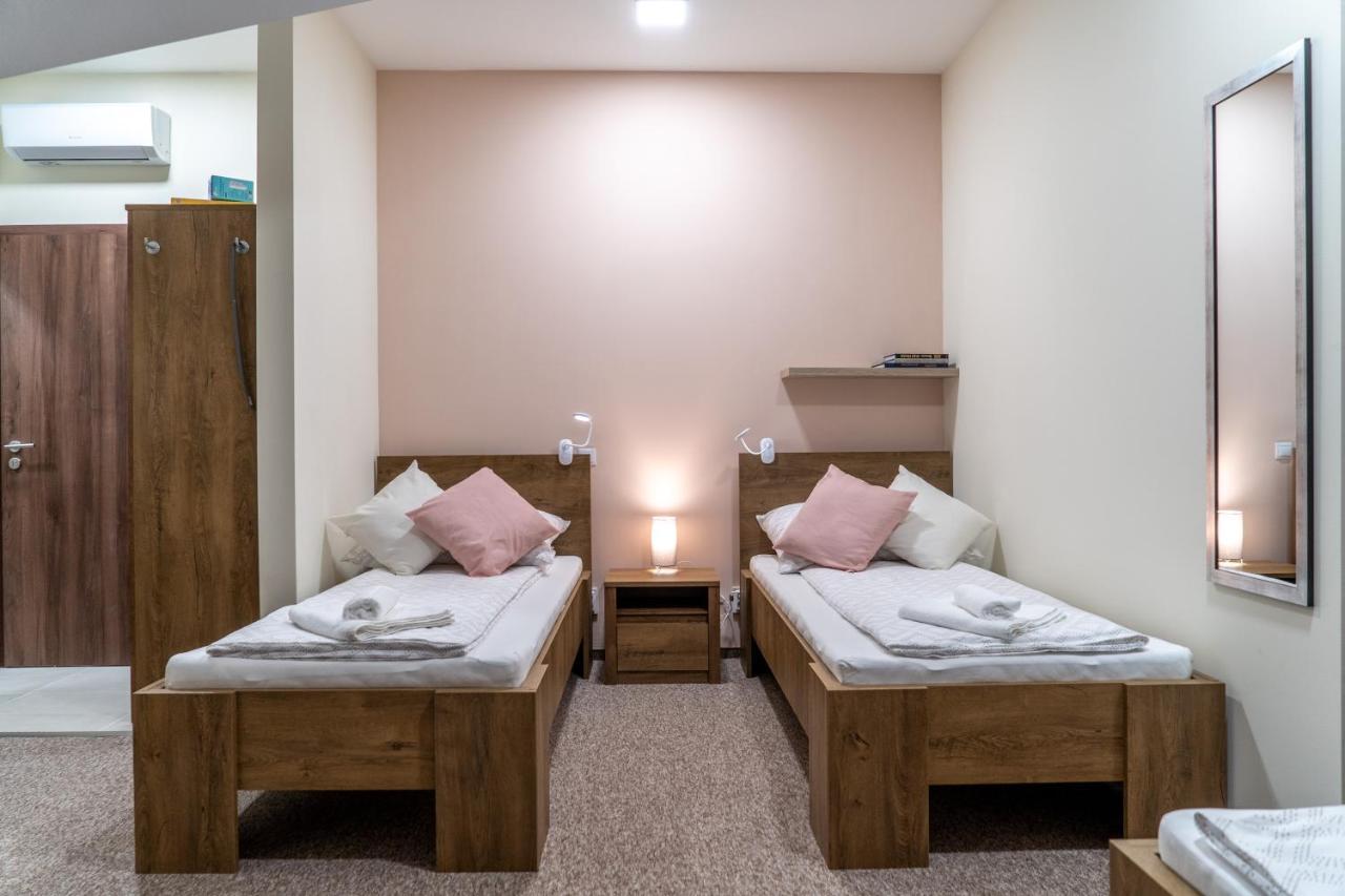 Bed and Breakfast Rozsa Etterem & Panzio Pécs Exterior foto